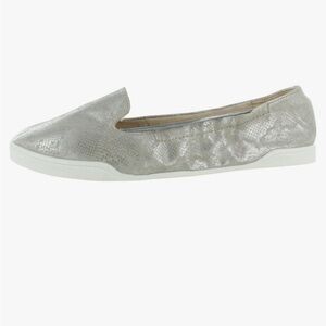 Kruzers by Fit Kicks Foldable Shoes Flats Silver Snake Skin Pattern Small